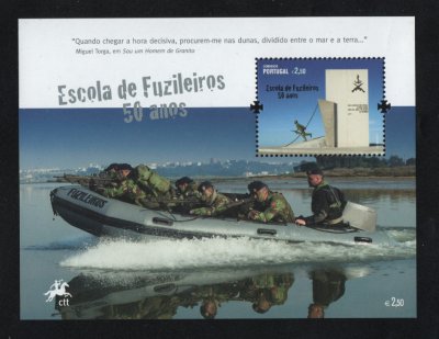 2011 - Bloco nº 445. 50 Anos da Escola de Fuzileiros. Novo sem charneira. Em boas condições.