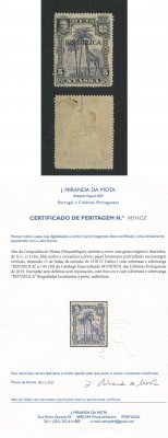 1918 - Afinsa nº 65. D. Carlos I com sobretaxa e sobrecarga. Selo de 1/2c/5r novo, COM CHARNEIRA (*) e goma original. Com CERTIFICADO DE PERITAGEM. Em boas condições.