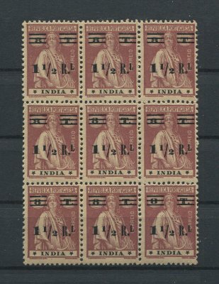 1931 - Afinsa nº 325h. Ceres com sobrecarga. Selos de 1 1/2r/8T EM BLOCO DE 9. Novos, sem goma. Papel liso. Estrelas: II-II (posição normal). Em boas condições.