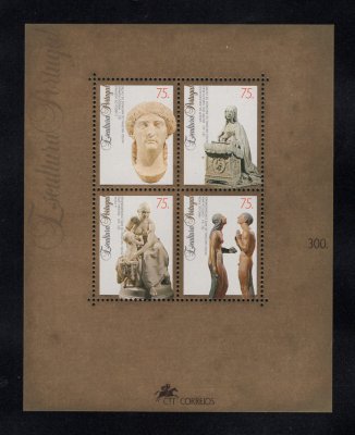 1993 - Bloco nº 142. Escultura Portuguesa (1º Grupo). Novo sem charneira. Em boas condições. NOTA: este blocos foram emitidos com uma cor dourada na frente. Este "dourado" é sempre um pouco irregular (manchas) e não deve ser tido como defeito.