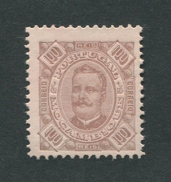 1893 - Afinsa nº 37. D. Carlos I. Selo de 100 reis novo sem goma. Em boas condições.