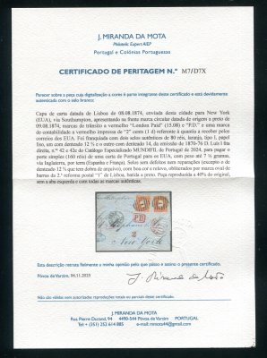 1874 - Capa de carta de Lisboa para Nova Iorque, EUA. Selos D. Luis I, fita direita 80 reis, sendo o selo do lado esquerdo em DENTEADO 14. Afinsa nº 42. Com CERTIFICADO DE PERITAGEM. Em boas condições.