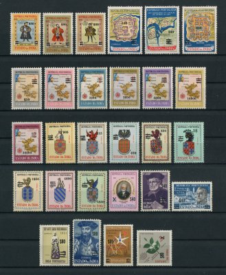 1959 - Afinsa nº 477/504. Selos de 1946 a 1958 com sobretaxa. Série completa nova SEM CHARNEIRA (**) e com goma original. Em boas condições. (LER DESCRIÇÃO)