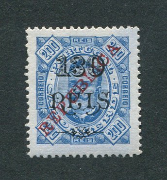 1913 - EMITIDO MAS NÃO CIRCULADO nº 2. D. Carlos I com sobrecarga local REPUBLICA. Selo de 130r/200r novo, SEM GOMA. Denteado 13 1/2. Em boas condições.