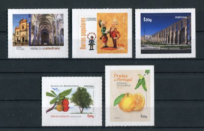 2019 - Afinsa nº 5121/5125. Alentejo/Algarve - SELOS AUTOADESIVOS (2º Grupo). Série completa nova sem charneira. Goma original. Em boas condições.