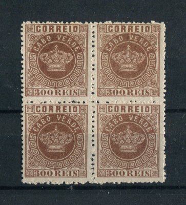 1877 - Afinsa nº 9. Coroa. Selos de 300 reis EM QUADRA. Novos, SEM GOMA. Em boas condições.