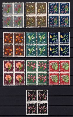 1950 - Afinsa nº 275/284. Flores Locais. Séries completas EM QUADRAS. Novas SEM CHARNEIRA (**) e com goma original. Em boas condições. (BAIXO CUSTO)