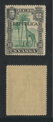 1918 - Afinsa nº 66. D. Carlos I com sobretaxa e sobrecarga. Selo de 1c/10r novo SEM CHARNEIRA (**) e com goma original. Com CERTIFICADO DE PERITAGEM (CERTIFICATE). Em boas condições.