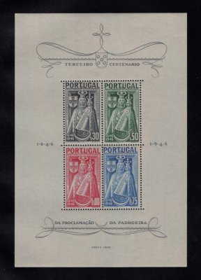 1946 - Bloco nº 12. 3º Centenário da Proclamação da Padroeira de Portugal. Novo, COM CHARNEIRA (*) com goma original. Em boas condições.