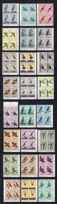 1951 - Afinsa nº 326/349. Aves de Angola. Série completa, EM QUADRAS. NOVA SEM CHARNEIRA (**) e com goma original. Em boas condições.
