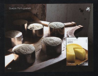 2011 - Bloco nº 435. Queijos Portugueses (2º Grupo). Novo sem charneira. Em boas condições.