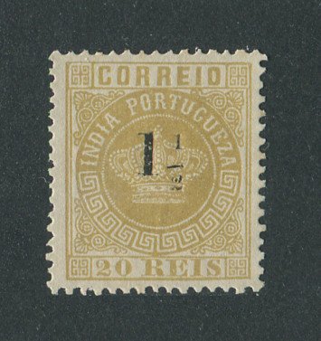 1881 - Afinsa nº 68. Coroa com sobretaxa. Selo de 1 1/2r/20r novo sem goma como emitido. Denteado 12 1/2. Em boas condições.