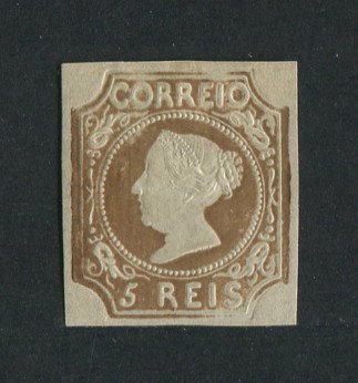 1853 - Afinsa nº 1. Reimpressão de 1863. D. Maria II, 5 reis. COM CHARNEIRA (*) e goma original. Em boas condições.
