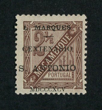 1895 - Afinsa nº 23. Jornaes com sobrecarga "CENTENARIO DE S. ANTONIO". Selo de 2 1/2 reis novo sem goma como emitido. Denteado 11 1/2. Em boas condições.
