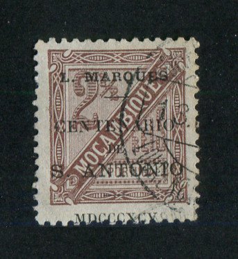 1895 - Afinsa nº 23. Jornaes com sobrecarga "CENTENARIO DE S. ANTONIO". Selo de 2 1/2 reis usado. Denteado 11 1/2. Em boas condições.
