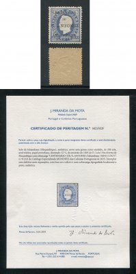 1895 - Afinsa nº 8. D. Luis I com sobrecarga "Centenário de S. António". Selo de 200 reis novo sem goma como emitido. Com CERTIFICADO DE PERITAGEM (CERTIFICATE). Em boas condições.