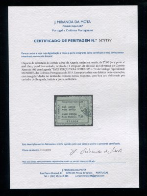 1945 - Sobretaxa do Correio Aéreo. Afinsa nº31. Legenda "TAXE PERÇU/TAXA COBRADA" . Selo de 27.00A usado. Com CERTIFICADO DE PERITAGEM. Tem um canto um pouco irregular mas em boas condições.