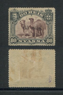 1903 - Afinsa nº 45. D. Carlos I com sobretaxa. Selo de 65r/80r  novo, COM CHARNEIRA (*) e goma original. Com CERTIFICADO DE PERITAGEM. Em boas condições.