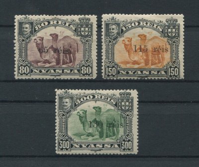 1903 - Afinsa nº 45/47. D. Carlos I com sobretaxa. Série completa nova, COM CHARNEIRA (*) e goma original. Com CERTIFICADO DE PERITAGEM. Em boas condições.