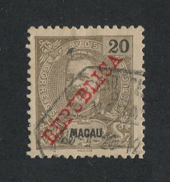 1913 - Afinsa nº 194. D. Carlos I com sobrecarga local REPUBLICA. Selo de 20a usado. Em boas condições.