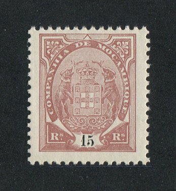 1895 - Afinsa nº 14a. Elefantes. Selo de 15r novo, COM CHARNEIRA (*) e goma original. Denteado 11 1/2, papel pontinhado. Em boas condições.