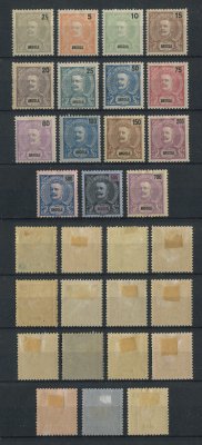 1898 - Afinsa nº  38/52. D. Carlos I. Série completa nova COM CHARNEIRA (*) e goma original. Em boas condições.