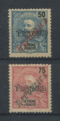 1920 - Afinsa nº 245/246. D. Carlos I com sobrecarga local REPUBLICA. Série completa NOVA, SEM GOMA como emitidos. Em boas condições.