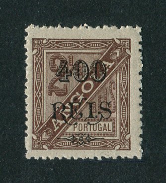 1902 - Afinsa nº 74a. D. Carlos I com sobretaxa. Selo de 400r/2 1/2r novo, COM CHARNEIRA (*) e goma original. Tipo II, denteado 12 1/2. Em boas condições.
