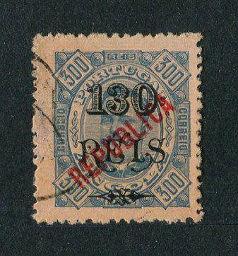 1914 - Afinsa nº 174. D. Carlos I com sobretaxa e sobrecarga local REPUBLICA. Selo de 130r/300r usado. Denteado 12 1/2. Em boas condições.
