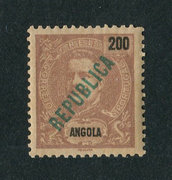 1914 - Afinsa nº 163. D. Carlos I com sobrecarga local REPUBLICA. Selo de 200r novo SEM CHARNEIRA (**) e com goma original. Em boas condições.