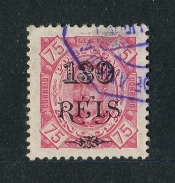 1902 - Afinsa nº 70a. D. Carlos I com sobretaxa. Selo de 130r/75r usado. Denteado 11 1/2, papel porcelana. Em boas condições.