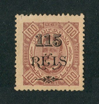 1902 - Afinsa nº 67. D. Carlos I com sobretaxa. Selo de 115r/100r novo SEM GOMA. Papel porcelana, denteado 12 1/2. Em boas condições.