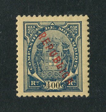 1911 - Afinsa nº 74a. Elefantes com sobrecarga local REPUBLICA. Selo de 400 reis novo COM CHARNEIRA (*) e goma original. Sobrecarga TIPO II. Em boas condições.