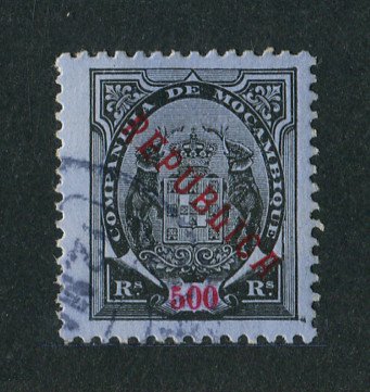 1911 - Afinsa nº 75a. Elefantes com sobrecarga local REPUBLICA. Selo de 500 reis usado. "5" COM BANDEIRA CURTA. Em boas condições.