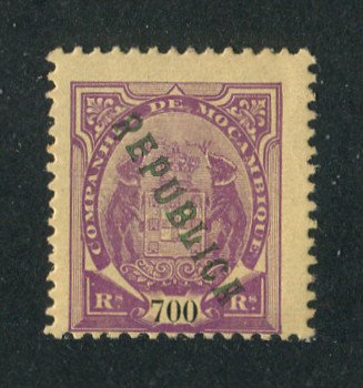 1911 - Afinsa nº 76b. Elefantes com sobrecarga local REPUBLICA. Selo de 700 reis novo, COM CHARNEIRA (*) e goma original. Sobrecarga TIPO II. Em boas condições.