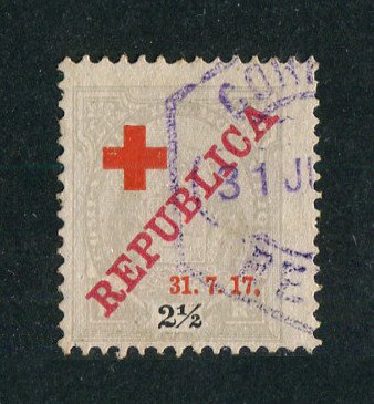 1917 - Afinsa nº 107. Tipo Elefantes com sobrecargas REPUBLICA e CRUZ VERMELHA. Selo de 2 1/2r reis USADO. Em boas condições.