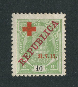 1917 - Afinsa nº 108b. Tipo Elefantes com sobrecargas REPUBLICA e CRUZ VERMELHA. Selo de 10r reis novo, SEM GOMA. VARIEDADE "1" de "31" MAIOR. Em boas condições.