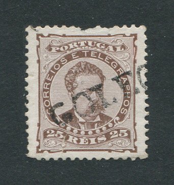 1882/83 - Afinsa nº 57. D. Luis I de frente. Selo de 25 reis usado. Papel porcelana, denteado 11 1/2. CARIMBO NOMINATIVO - GOLEGÃ. Pequena transparência e denteado irregular.