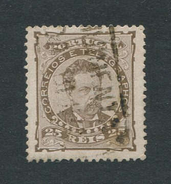 1882/83 - Afinsa nº 57b. D. Luis I de frente. Selo de 25 reis usado. Papel porcelana, denteado 13 1/2. CARIMBO NOMINATIVO - MOIMENTA DA BEIRA, pouco legível. Em boas condições.