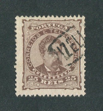 1882/83 - Afinsa nº 57e. D. Luis I de frente. Selo de 25 reis usado. Papel liso, denteado 13 1/2. CARIMBO NOMINATIVO - VIZELA. Em boas condições.