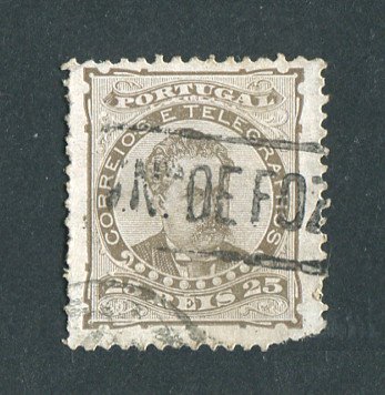 1882/83 - Afinsa nº 57d. D. Luis I de frente. Selo de 25 reis usado. Papel liso, denteado 12 1/2. CARIMBO NOMINATIVO - VILA NOVA DE FOZ COA. Vários defeitos.