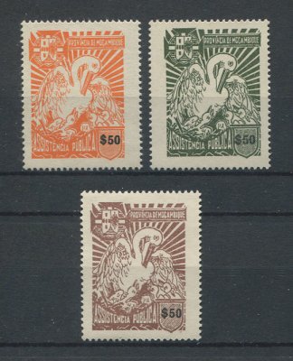 1952 - Imposto Postal Telegráfico nº 54/56. Pelicanos. Série completa nova, COM CHARNEIRA (*) e goma original. Em boas condições.