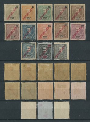 1917 - Afinsa nº  89/101. D. Carlos I com sobrecarga LOCAL Republica. Série completa nova. Os últimos 5 selos são novos sem goma, como usual. Os restantes são novos COM CHARNEIRA (*) e goma original. Em boas condições.