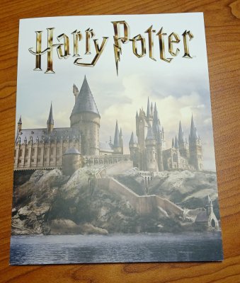 2019 - CARTEIRA ESPECIAL - Harry Potter - Contém o bloco nº 620A (numerado), FDC (numerado), série completa nº 5146/5149 e caderneta não catalogada. Em boas condições. (apenas foram emitidas 3000 exemplares)