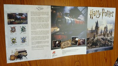 2019 - CARTEIRA ESPECIAL - Harry Potter - Contém o bloco nº 620A (numerado), FDC (numerado), série completa nº 5146/5149 e caderneta não catalogada. Em boas condições. (apenas foram emitidas 3000 exemplares)