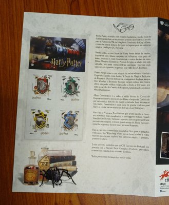 2019 - CARTEIRA ESPECIAL - Harry Potter - Contém o bloco nº 620A (numerado), FDC (numerado), série completa nº 5146/5149 e caderneta não catalogada. Em boas condições. (apenas foram emitidas 3000 exemplares)