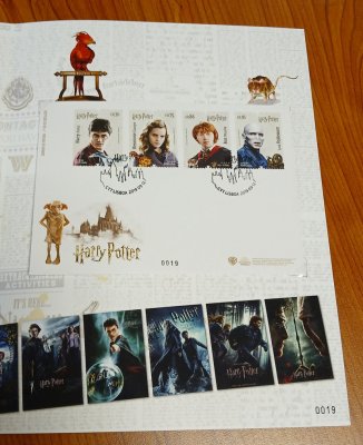 2019 - CARTEIRA ESPECIAL - Harry Potter - Contém o bloco nº 620A (numerado), FDC (numerado), série completa nº 5146/5149 e caderneta não catalogada. Em boas condições. (apenas foram emitidas 3000 exemplares)