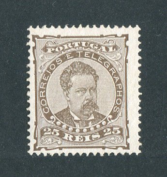 1882/83 - Afinsa nº 57b. D. Luis I de frente. Selo de 25 reis NOVO, SEM GOMA. Papel porcelana, denteado 13 1/2. Em boas condições.