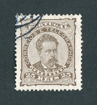 1882/83 - Afinsa nº 57b. D. Luis I de frente. Selo de 25 reis usado. Papel porcelana, denteado 13 1/2. Em boas condições.