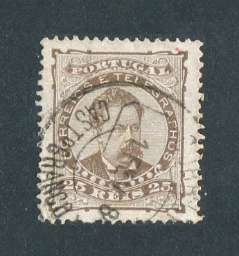 1882/83 - Afinsa nº 57b. D. Luis I de frente. Selo de 25 reis usado. Papel porcelana, denteado 13 1/2. CARIMBO DE CASTELO BRANCO. Em boas condições.